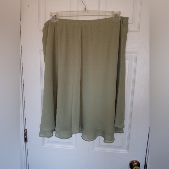 Le Boss Green Skirt with Top and Jacket Size 18W - Picture 6 of 8